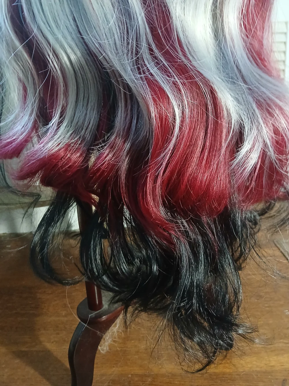 Long Wavy Silver, Red & Black Synthetic Wig — Elegant Tri-Color Style